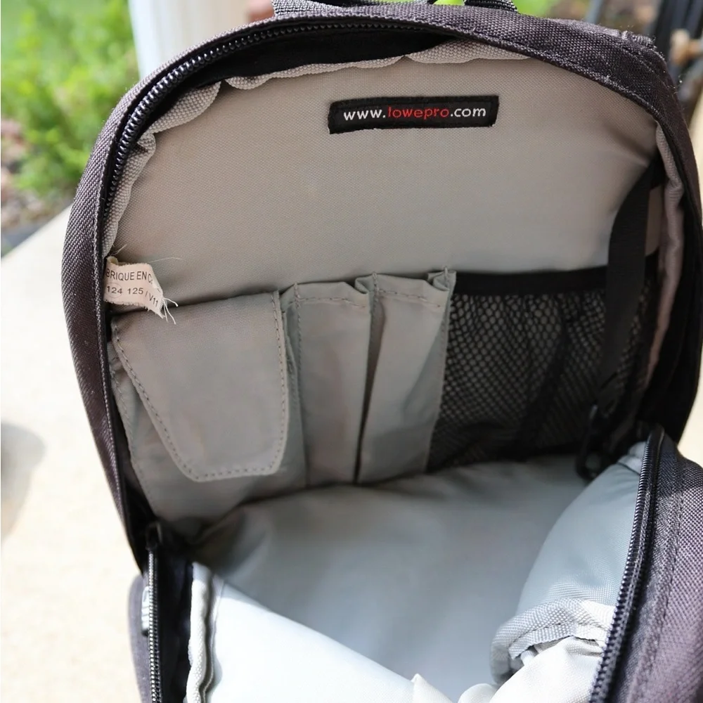 Lowepro fast pack 100 camera‎ backpack red/black with dividers. 16x18x6